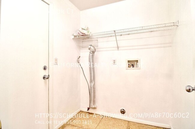 Building Photo - 29794 Old Manor Ct