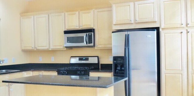 Building Photo - Available Now! Amazing Townhouse 3 Bedroom...