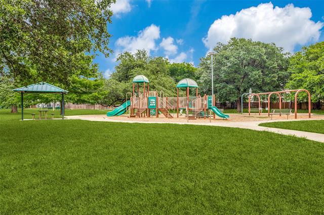 Building Photo - 402 Templeton Dr