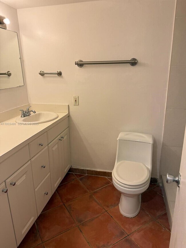 Building Photo - 1801 S Treasure Dr