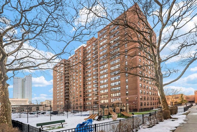 Building Photo - 10 Huron Ave