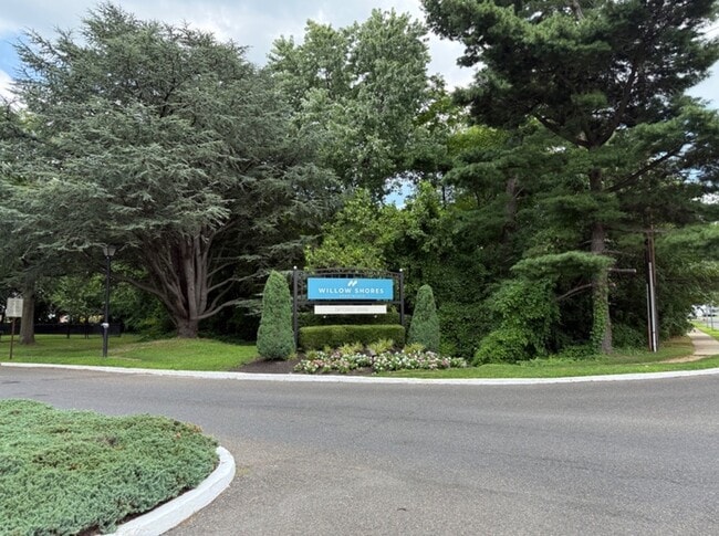 Building Photo - 2041 Harbour Dr