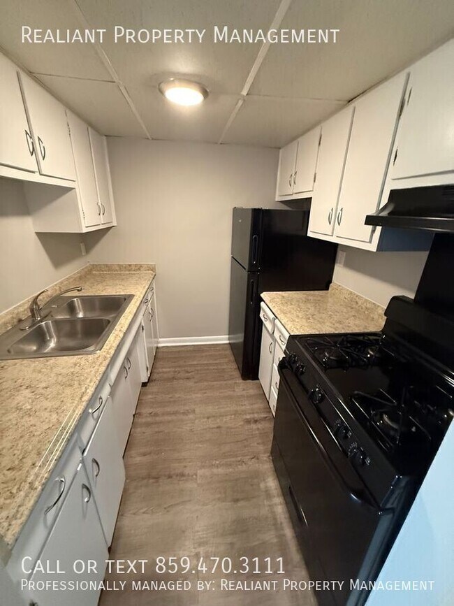 Building Photo - 2074 Fairmont Ct