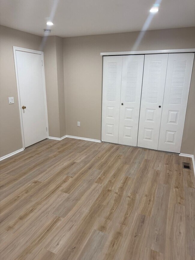 Building Photo - 100 Shawnee Pl