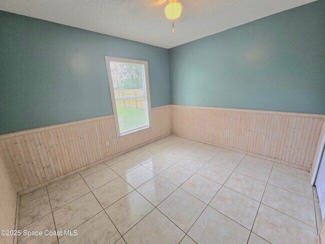 Building Photo - 4445 Greenhill St