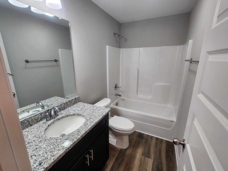 Building Photo - 421 College St