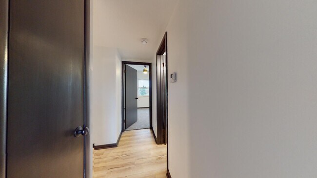 Building Photo - Parma - 2 Bedroom - 3rd Floor Unit