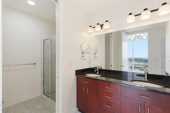 Building Photo - 150 E Robinson St