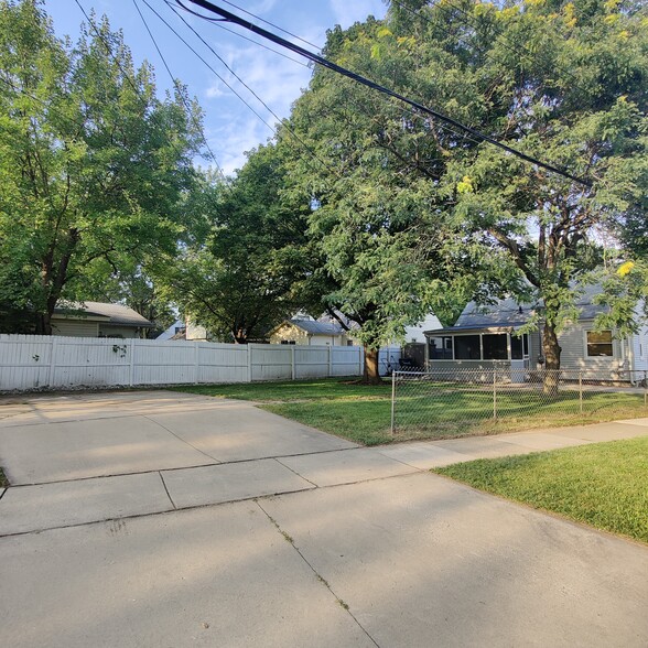 Building Photo - 3403 Woodland Ave