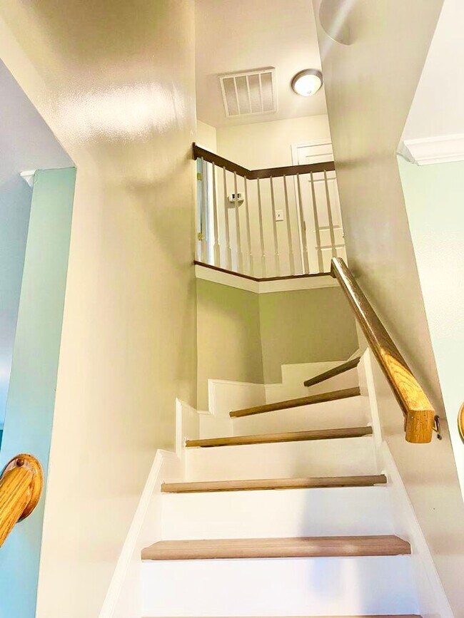 Building Photo - 10654 S Hall Dr