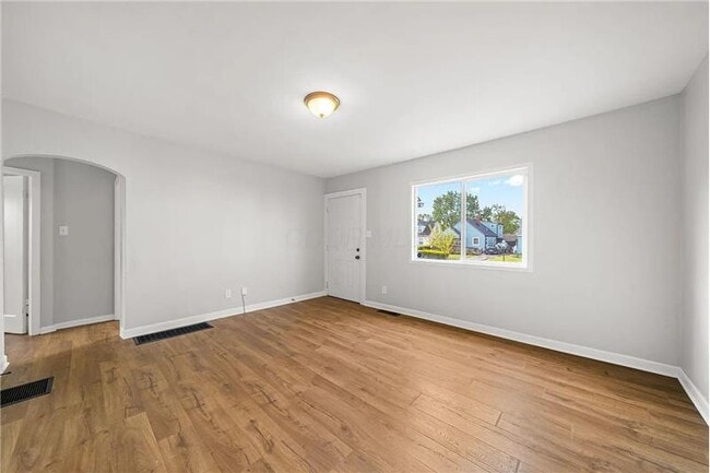 Building Photo - 926 E 19th Ave