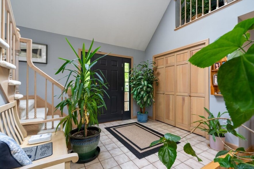 Building Photo - 39 Robertson