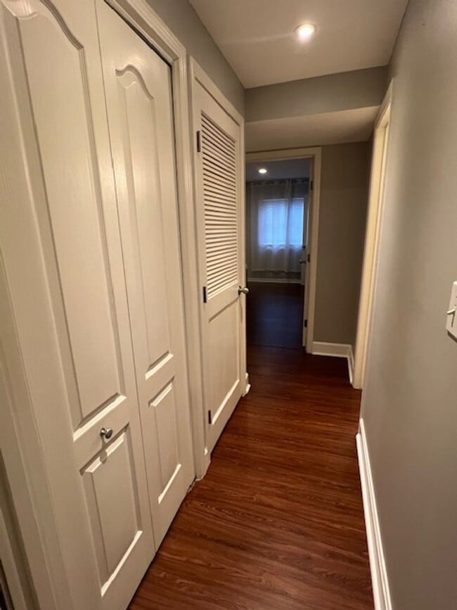 Building Photo - Spacious 2-bedroom, 2-bath condominium offering