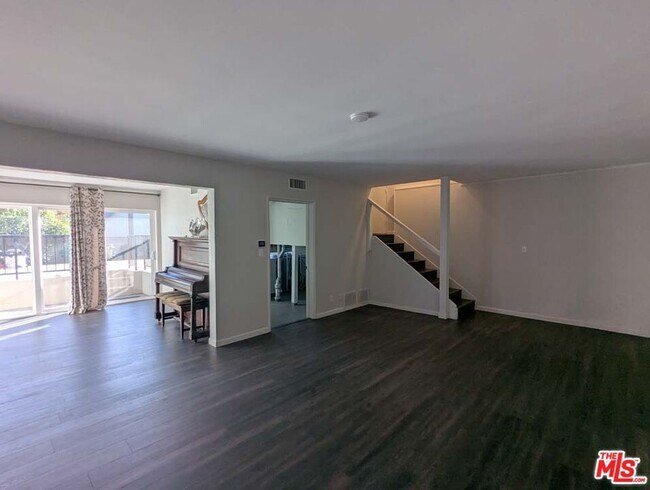 Building Photo - 508 Fernpark Dr