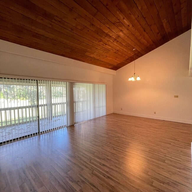 Building Photo - Beautiful 1-Bedroom Condo in the Beautiful...