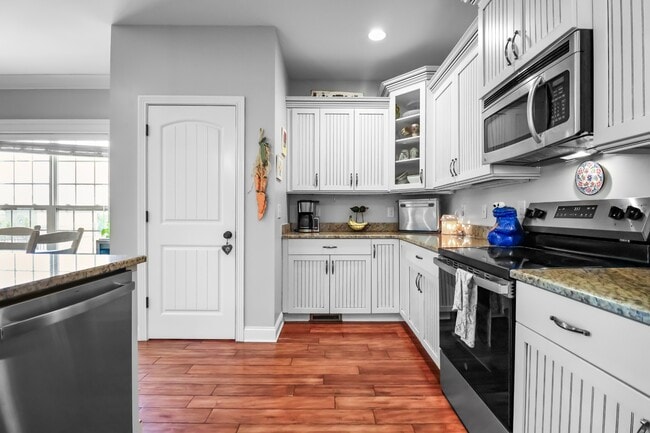 Building Photo - 951 Willow Circle