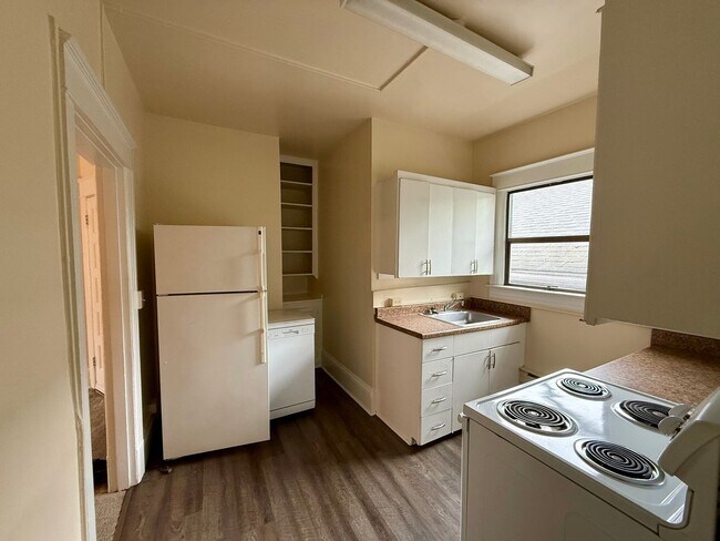 Building Photo - WESTLING EAST PIKE APARTMENTS