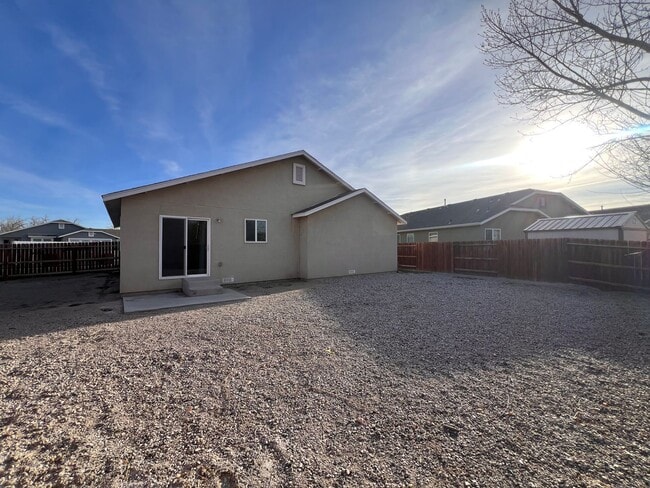 Building Photo - Charming 3 Bedroom, 2 bath, 2 car garage home in Fallon