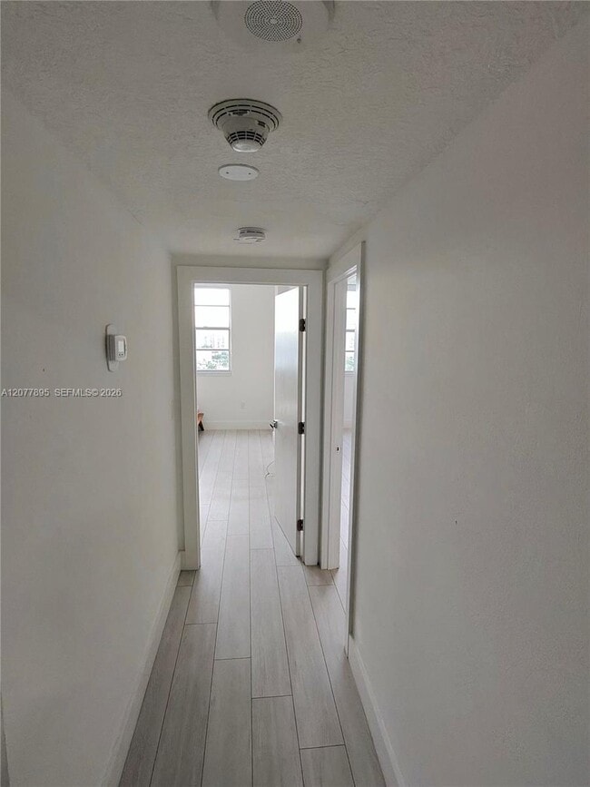 Building Photo - 500 Bayview Dr
