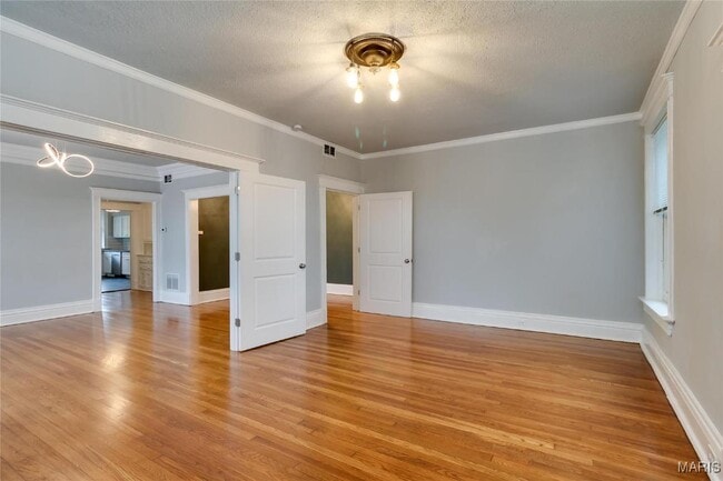 Building Photo - 4166 Russell Blvd