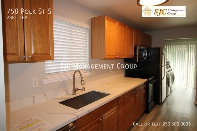 Building Photo - 758 Polk St S