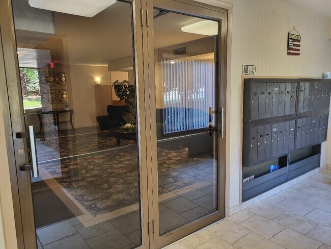 Building Photo - 7510 Farmingdale Dr