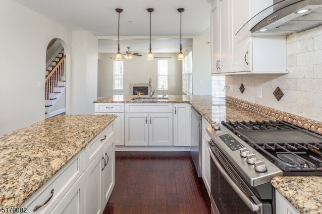 Building Photo - 135 Winding Hill Dr