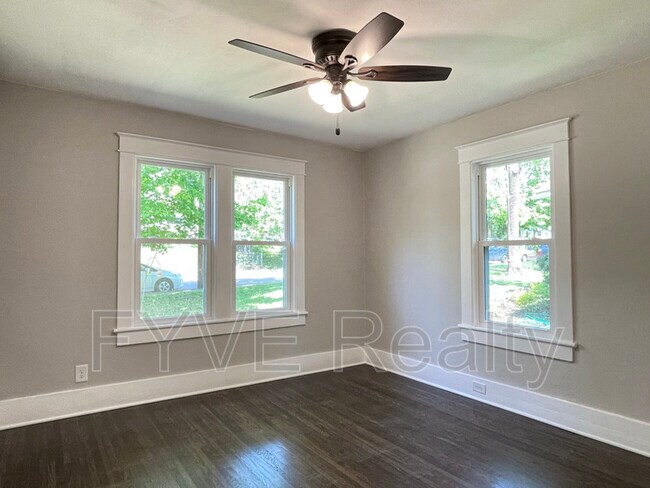 Building Photo - 1126 Sharpe Ave
