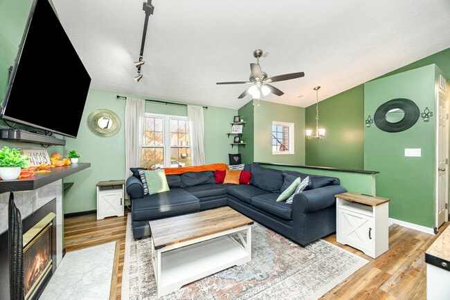 Building Photo - 3631 Mitten Dr