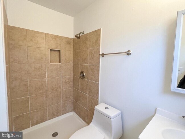 Building Photo - 19920 Waterloo Ct