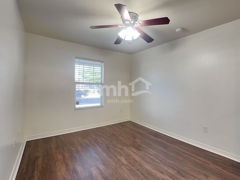 Building Photo - 10508 E Olla Ave