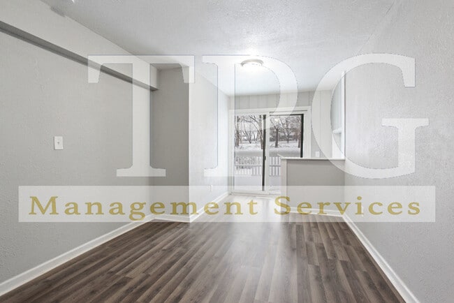 Building Photo - Newly Renovated Unit in Independence MO!