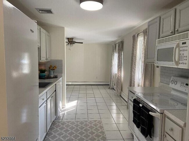 Building Photo - 313 Hurley Dr