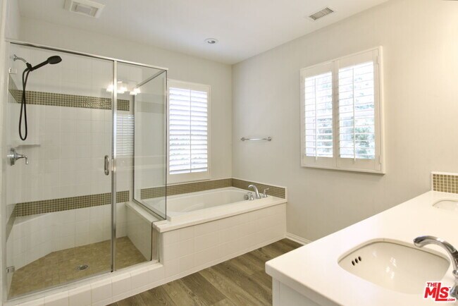 Building Photo - 50 Twin Flower