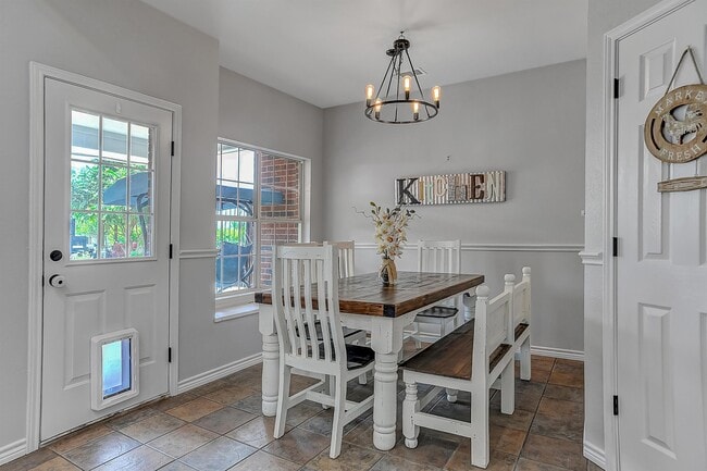 Building Photo - 105 Golden Rd