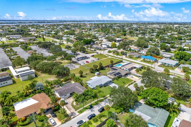 Building Photo - 406 Laurel St