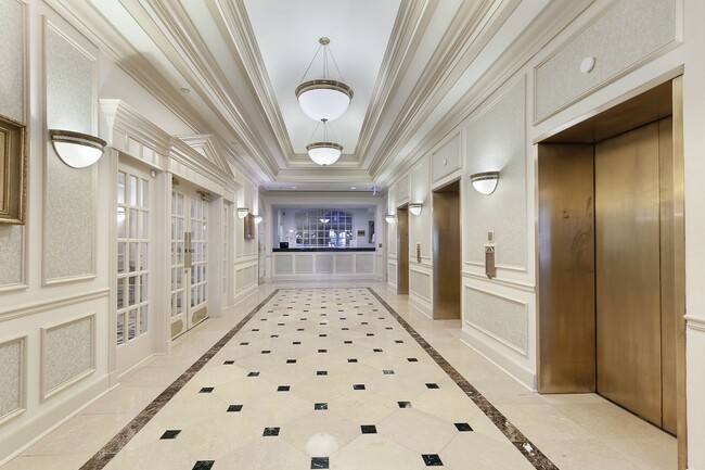 Building Photo - Beautiful 2bd/2ba Condo 1/2 Block from Piedmont Park and 17th Floor View!!