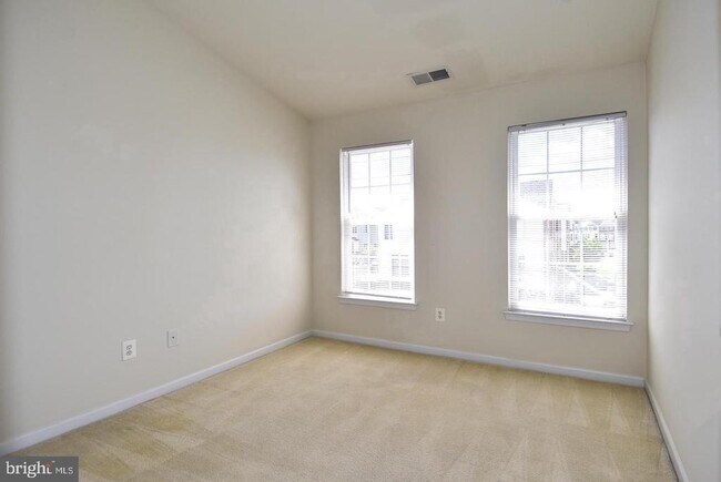 Building Photo - 25240 Lyon Terrace