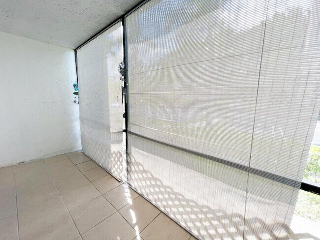 Building Photo - 1006 Green Pine Blvd