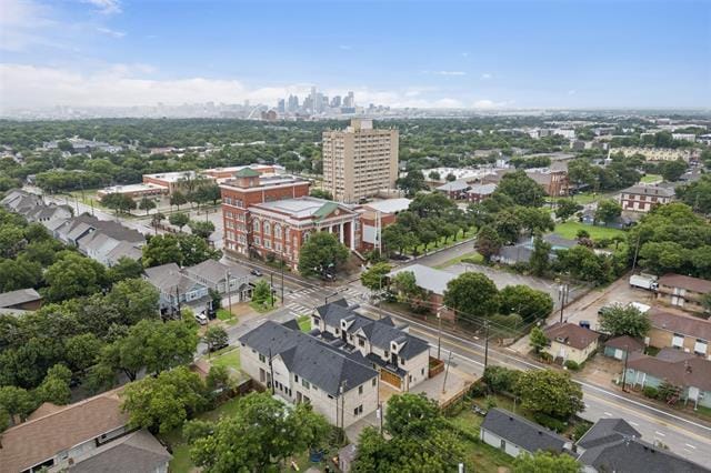 Building Photo - 1000 W 10th St