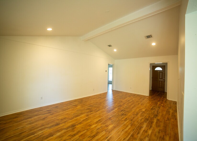 Building Photo - 13602 Fernhill Dr