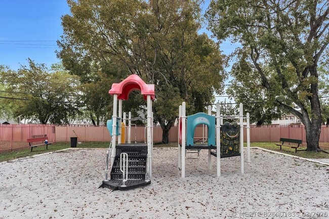 Building Photo - 6715 W 26th Dr