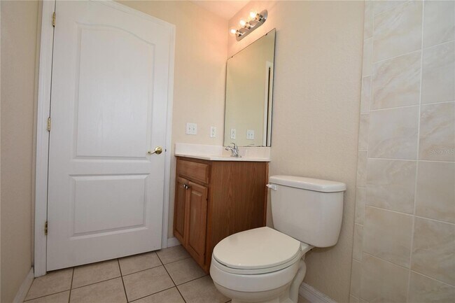 Building Photo - 11 Zenith Ct