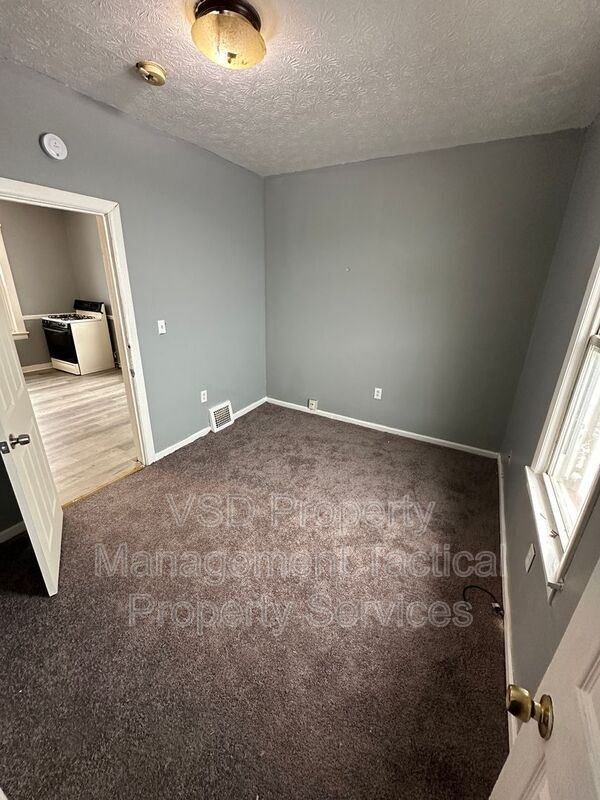 Building Photo - 3651 E 55th St