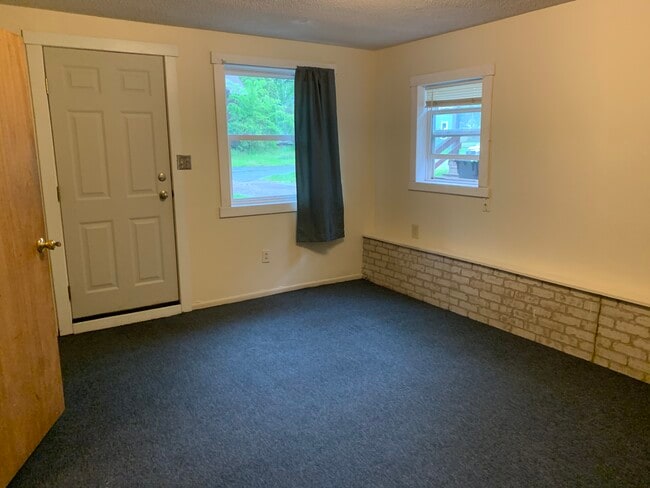 Building Photo - 1209 7th St E