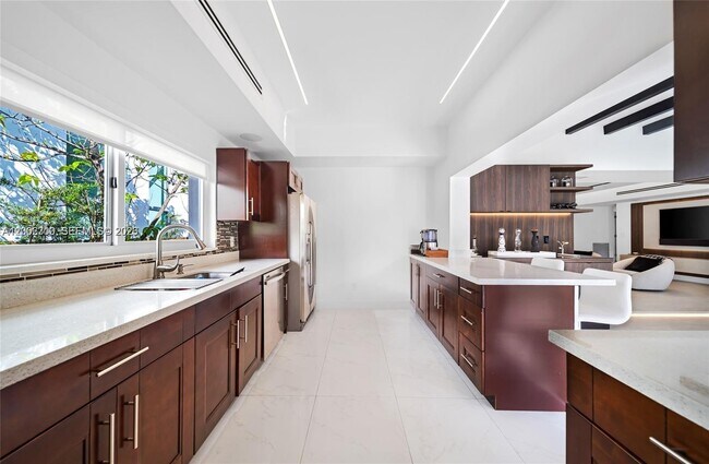 Building Photo - 3531 SW 1st Ave