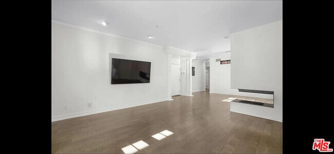Building Photo - 9848 Vidor Dr