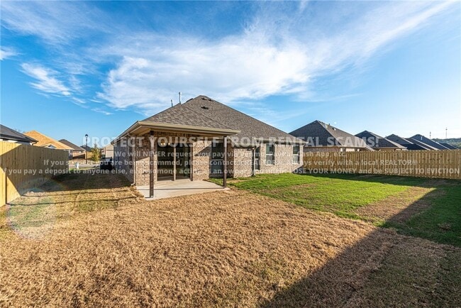 Building Photo - 4491 W Newton Ave