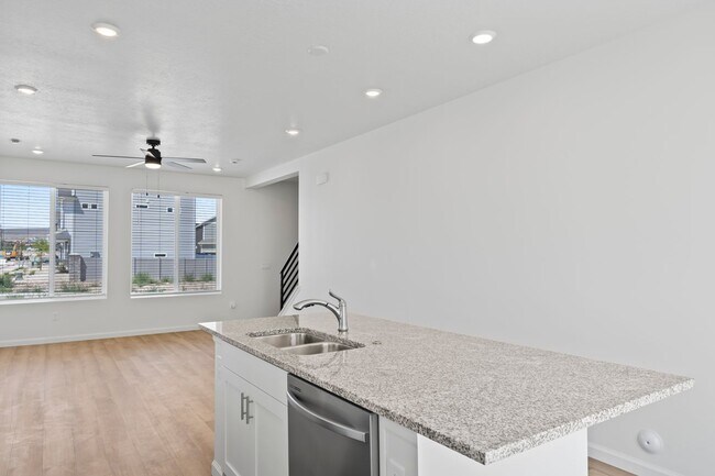 Building Photo - NEW Saratoga Springs Home