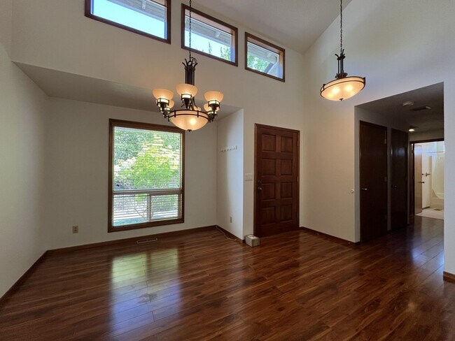 Building Photo - Charming Single-Level Home with Multiple Living Areas and Spacious Backyard Retreat